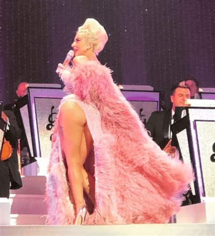 11 bizarre fashion sense of Lady Gaga! Her dress, shoes, makeup