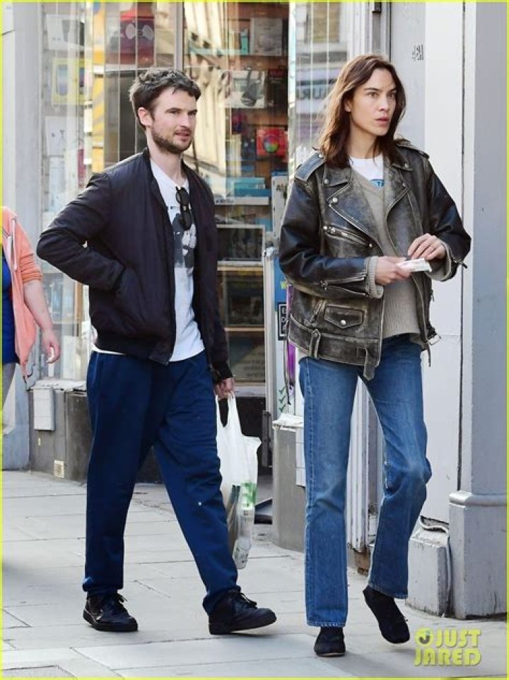 Alexa Chung Bio, Wiki, Age, Boyfriend, Style, Fashion, and Net Worth