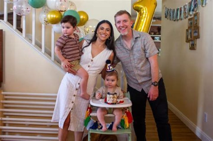 Alyssa Deitsch Fox 5, Bio, Wiki, Age, Height, Husband, Wedding, Salary, and Net Worth