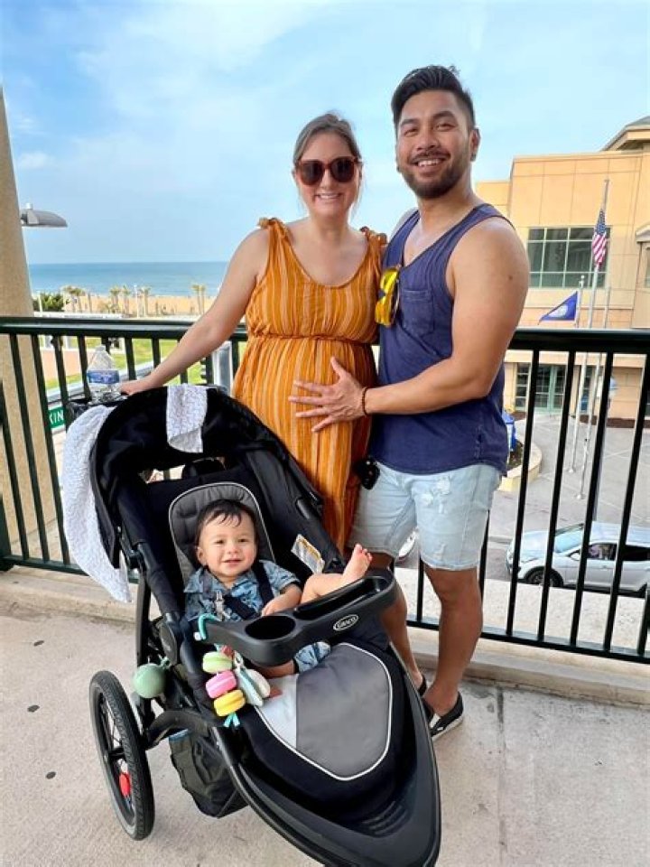April Loveland Meteorologist, Bio, Wiki, Age, Husband, WTKR, Salary, and Net Worth