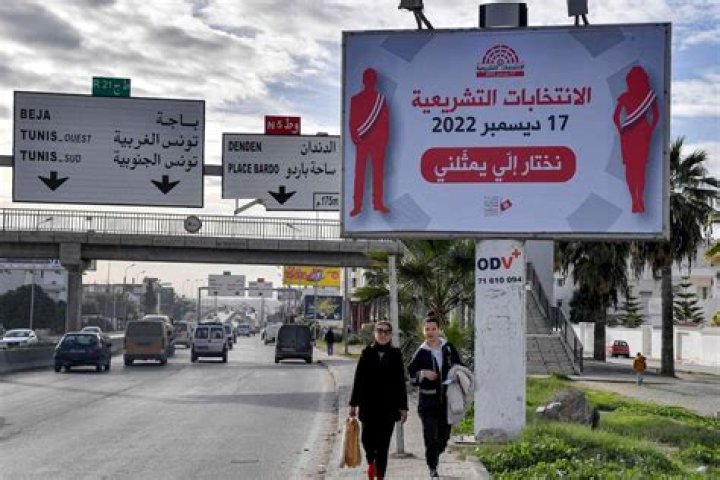 As West fears Tunisia collapse, hopes of IMF bailout fade