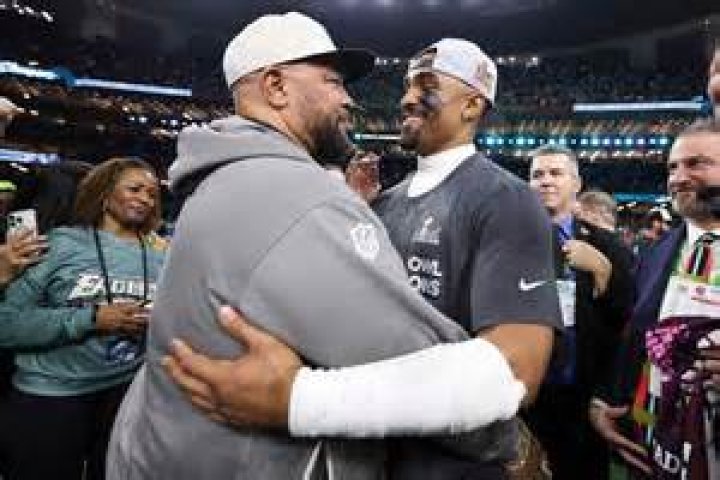 Averion Hurts (Jalen Hurts Dad), Pamela, Age, Coach, Wiki, and Net Worth