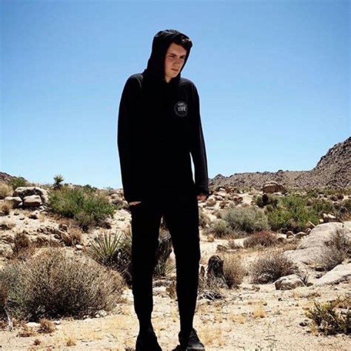 Dan Howell Height