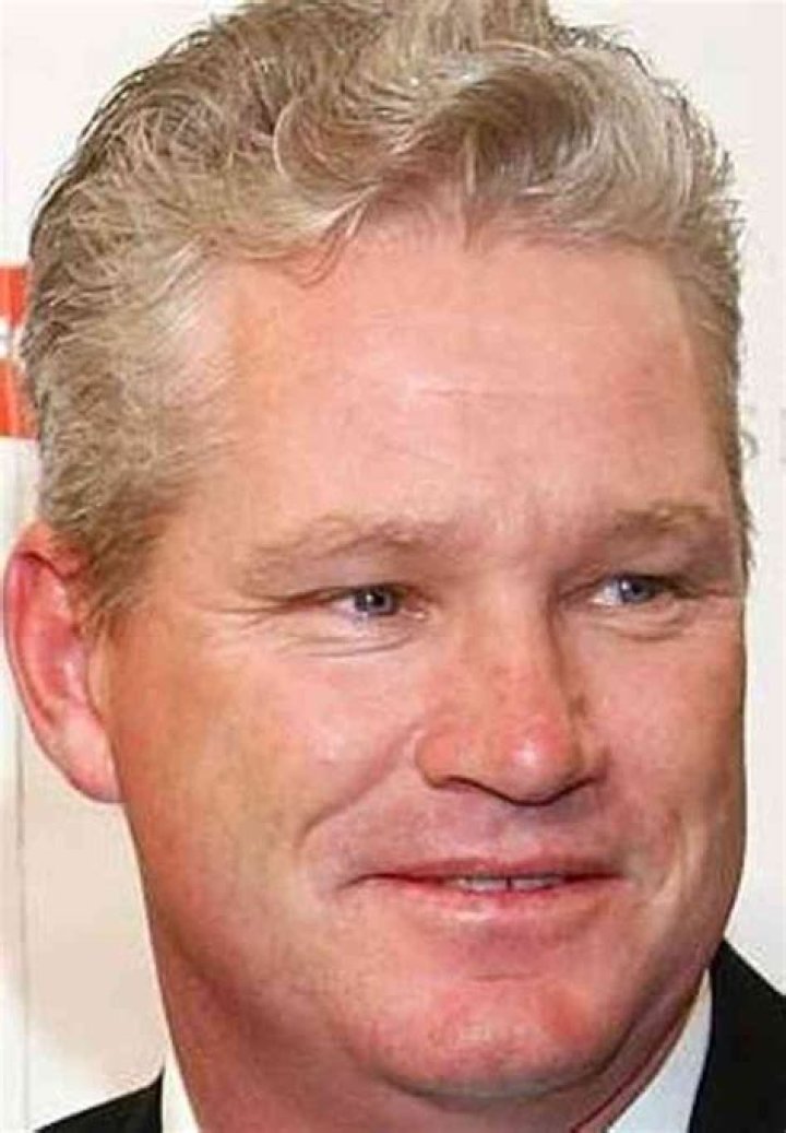 Dean Jones Height