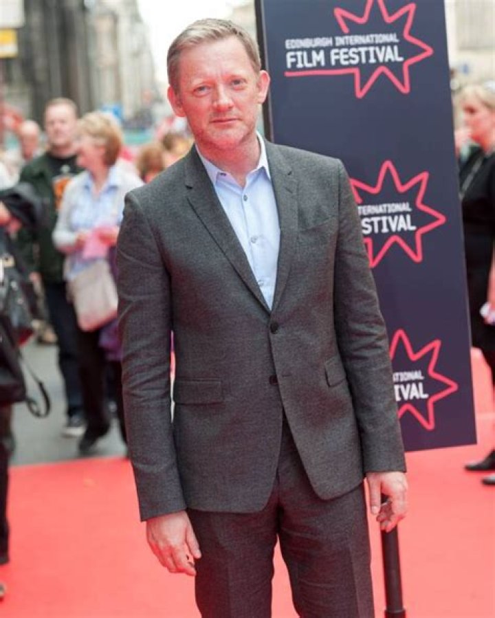 Douglas Henshall Height