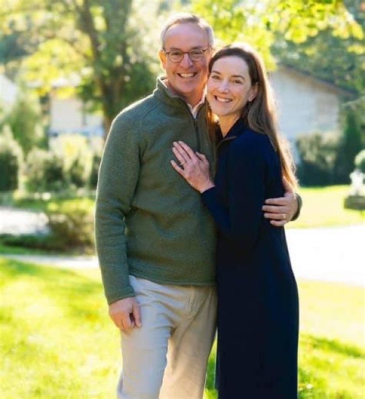Eamon Javers CNBC, Bio, Wiki, Age, Height, Father, Wife, Irish, Salary, and Net Worth