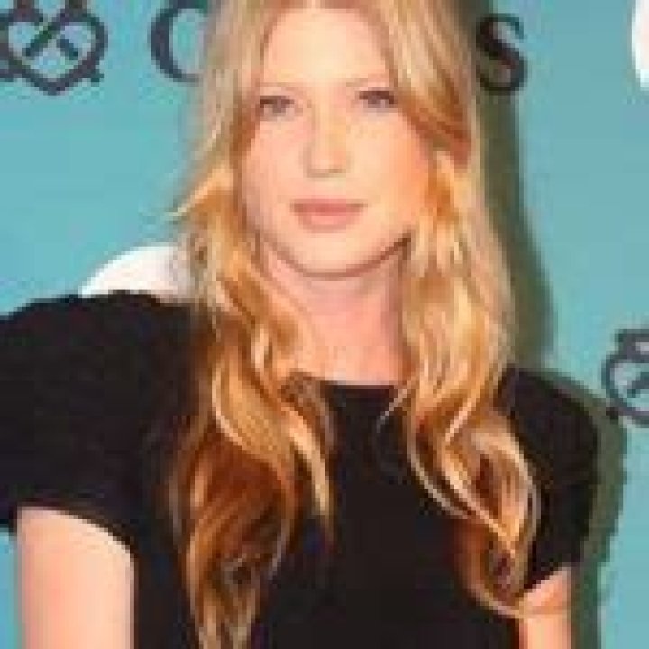 Emma Booth – Biography, Facts & Life Story
