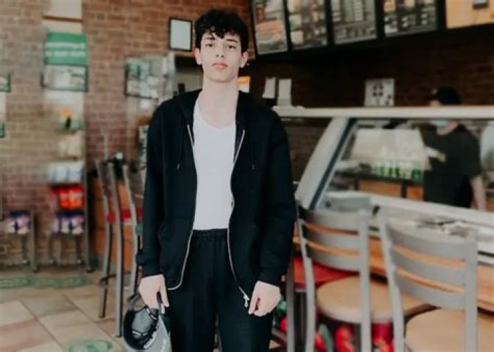 HamzahTheFantastic Gets on Heated Instagram Live With All ‘4freakshow’ Members to Address Post-split Drama
