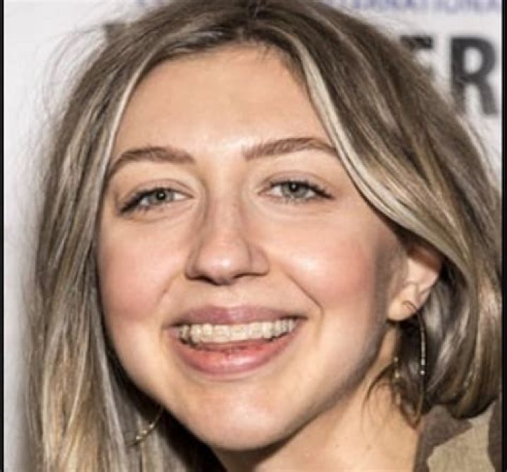 Heidi Gardner Net Worth, Height, Teeth, Braces, Bio