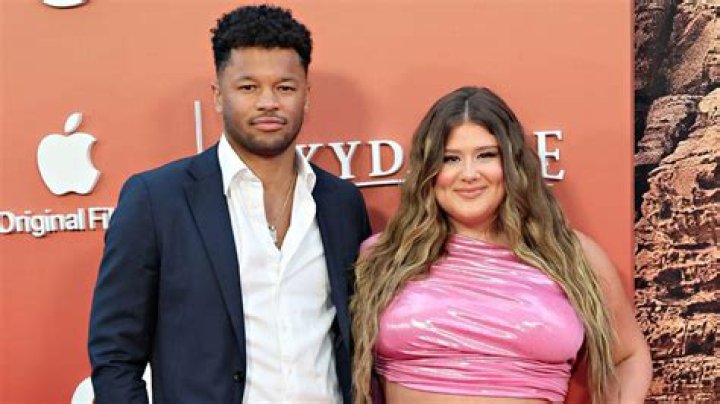 Influencer Remi Bader shows major PDA while introducing her New Boyfriend