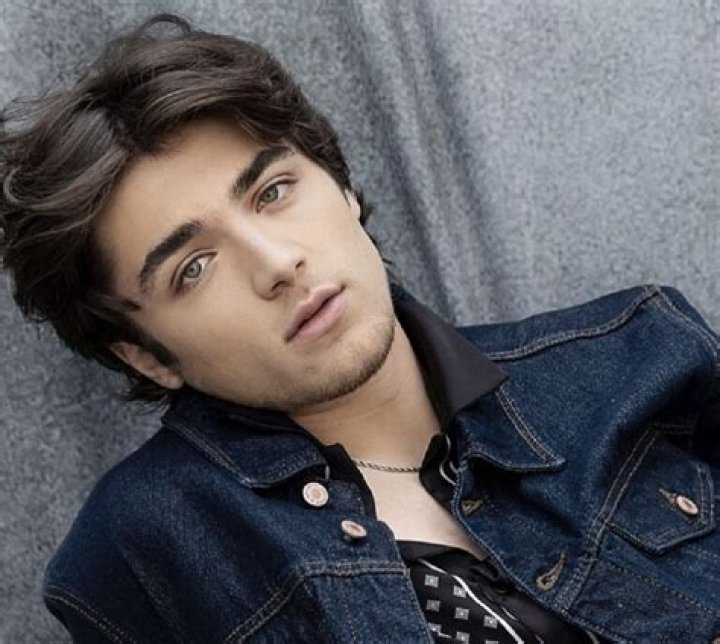 Is Asher Angel Gay Or Does He Have A Girlfriend? Relationship Timeline Age And Instagram