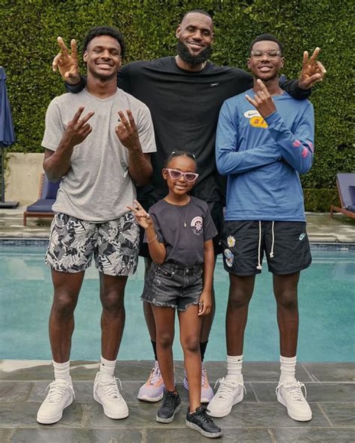 Is He In Relationship? Wife And Kids 2023