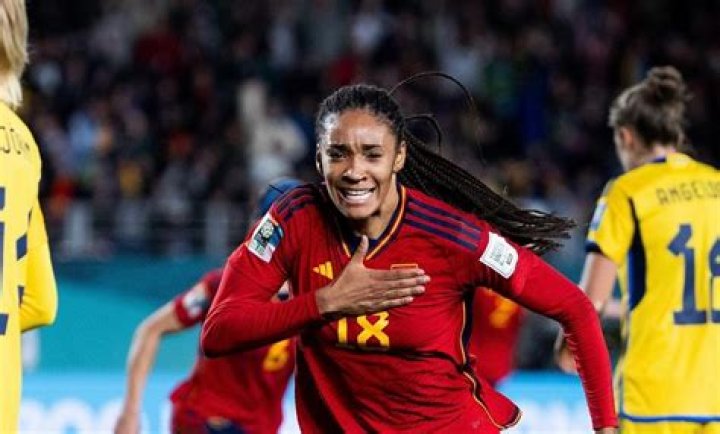 Is Salma Paralluelo Lesbian? Partner Or Boyfriend