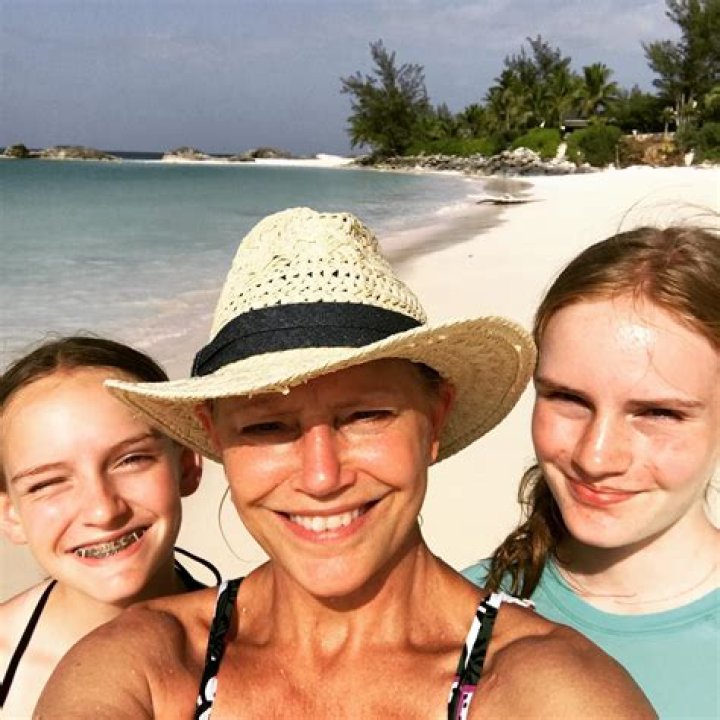 Jackie Bange WGN, Bio, Wiki, Age, Height, Husband, Salary, and Net Worth