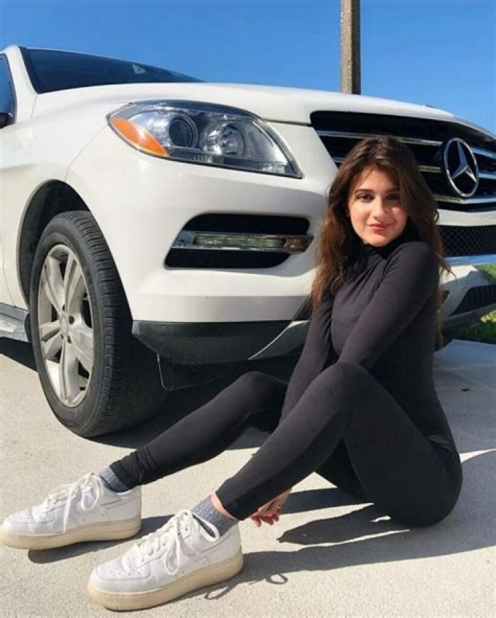 Jenny Popach Age, Real Name, Height, Net Worth, Wiki