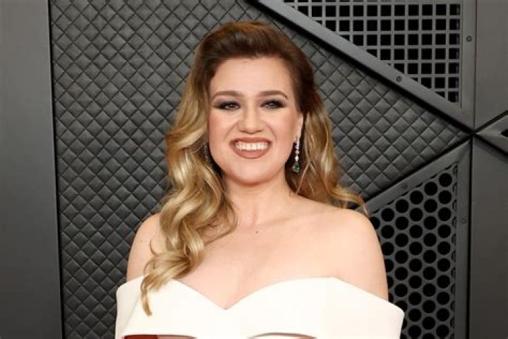 Kelly Clarkson is Finally Relieved as her Ex-Husband Vacates Her Ranch!