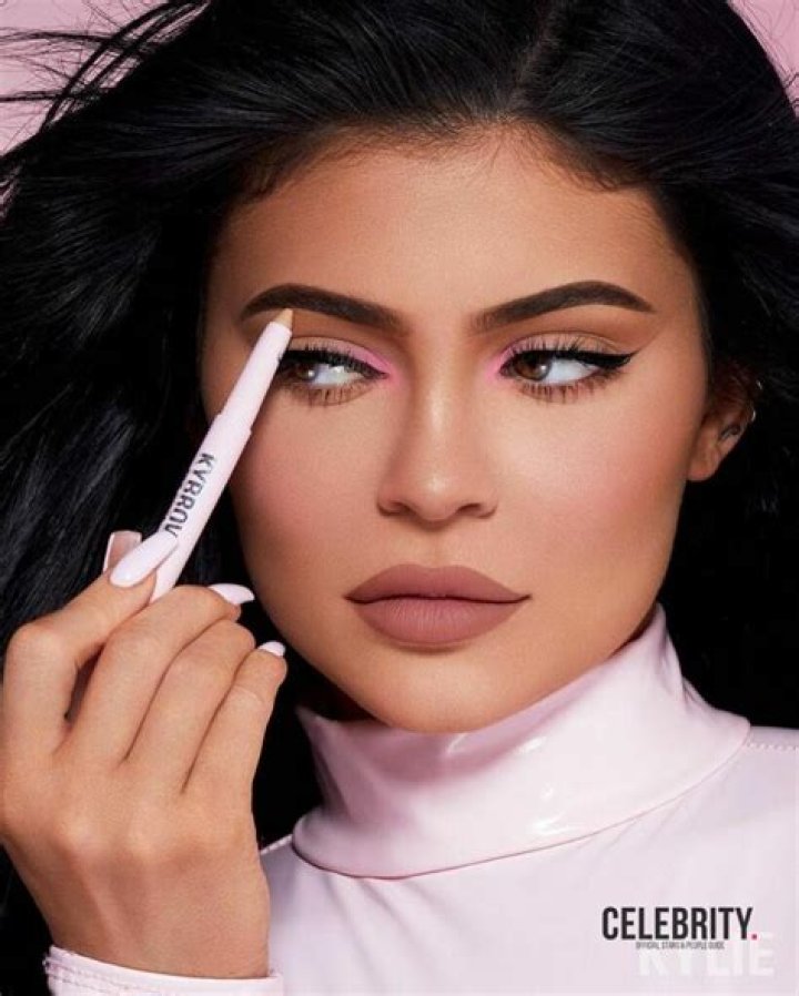 Kylie Jenner devient la plus jeune milliardaire autodidacte de tous les temps