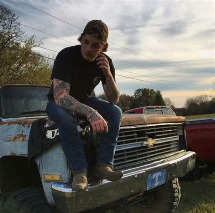 Lyrics & Translations of Holler Boys by Upchurch