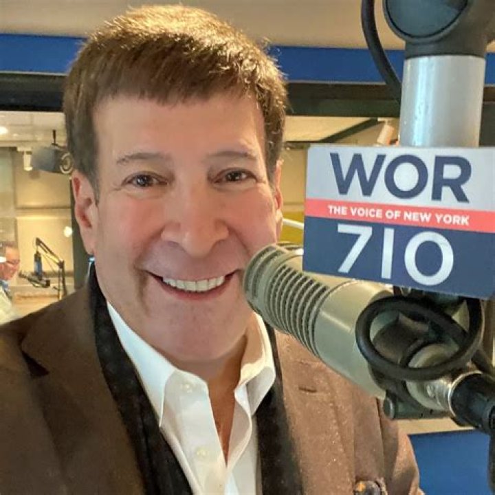 Mark Simone WOR, Bio, Wiki, Age, Height, Wife, Salary, and Net Worth