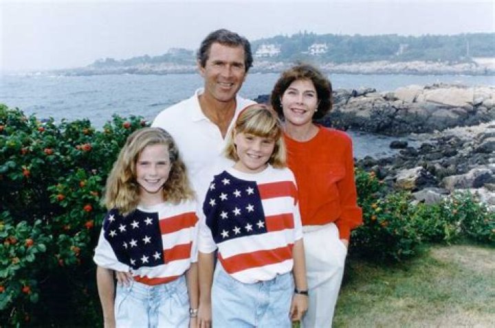 Meet Sydney Davis – Photos of Billy Bush’s Wife and Mother of Three Daughters