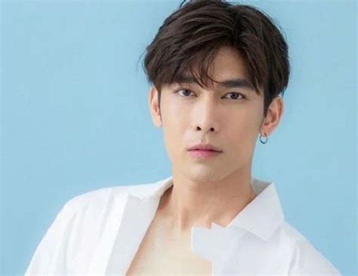 Mew Suppasit Wiki, Age, Height, Weight, Boyfriend, Biography & Family
