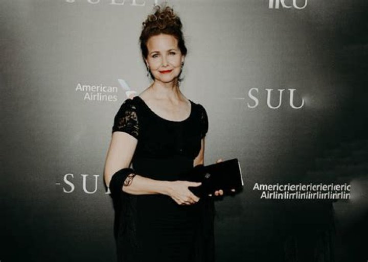 Molly Hagan Reveals Having No Regret on Her Choice to Be Childless