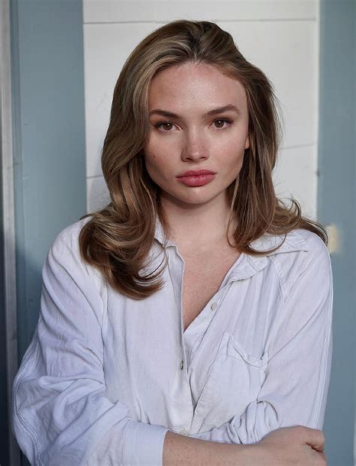 Natalie Alyn Lind Bio, Wiki, Age, Height, Boyfriend, Movies, Big Sky, Sisters, and Net Worth