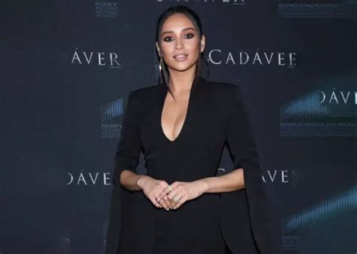 ‘Pretty Little Liars’ Star Shay Mitchell’s Ethnicity Gave Her a Tough Time in School
