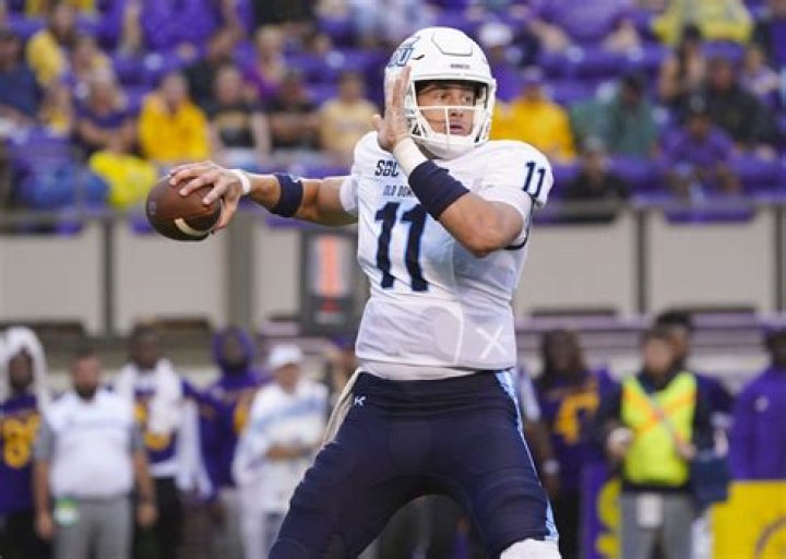Quarterbacks In the Transfer Portal: Who Is Left, Where Is Everyone Playing?