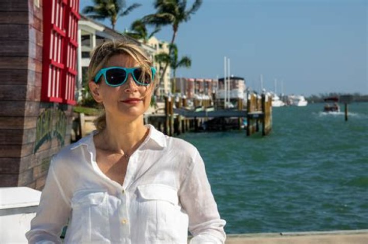 Samantha Brown Places To Love, Bio, Wiki, Age, Height, Luggage, and Net Worth