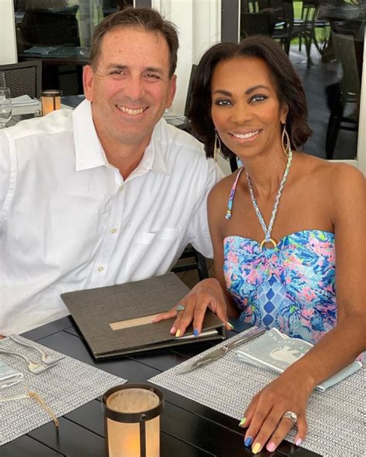 Sarah Acosta KSAT, Bio, Wiki, Age, Married, Wedding, Accident, Salary, and Net Worth