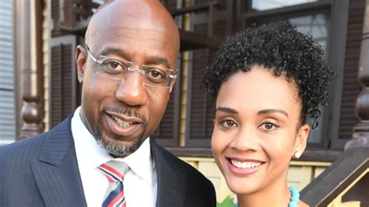 Wiki-Bio, age, net worth, family, wife, kids.