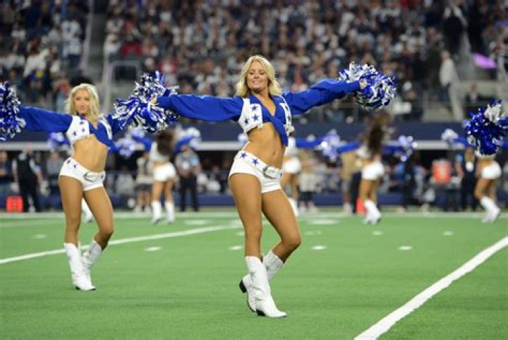 Zach Wilson gets full troll treatment as Dolly Parton, 77, stuns in Dallas Cowboys cheerleader unifo |